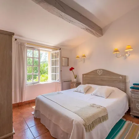 Alojamento de Acomodação e Pequeno-almoço Paradis Provençal