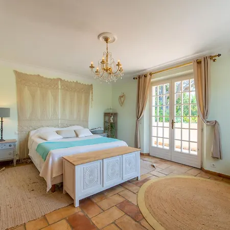 Alojamento de Acomodação e Pequeno-almoço Paradis Provençal